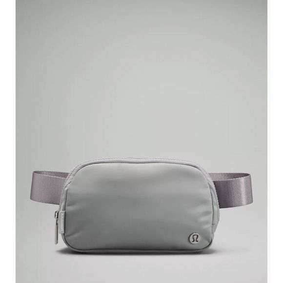 NWT Lululemon Everywhere Belt Bag in Silver drop - Picture 3 of 3